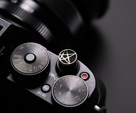 KOLOR Logo 白銅快門鈕