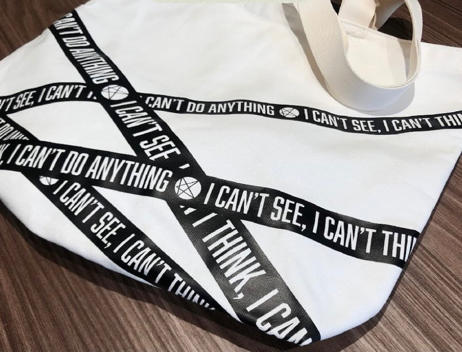 I can’t see手提斜孭帆布袋(黑/白)